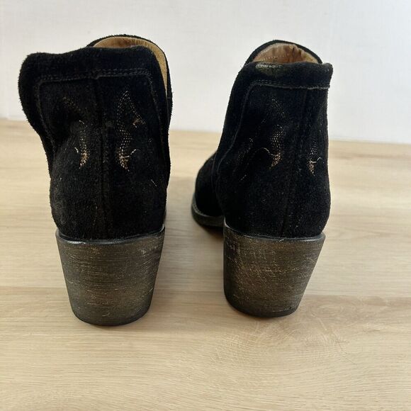 Elegant Black Ankle Boots with Intricate Stitching. The brand is Circle G. - Picture 8 of 16